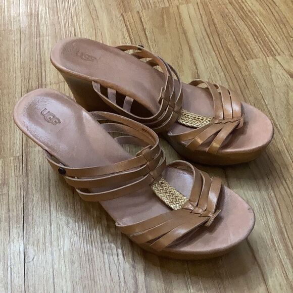 UGG Mattie Wedge Sandals - Picture 4 of 10